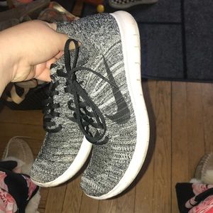 Nike Fly Knit Free Run